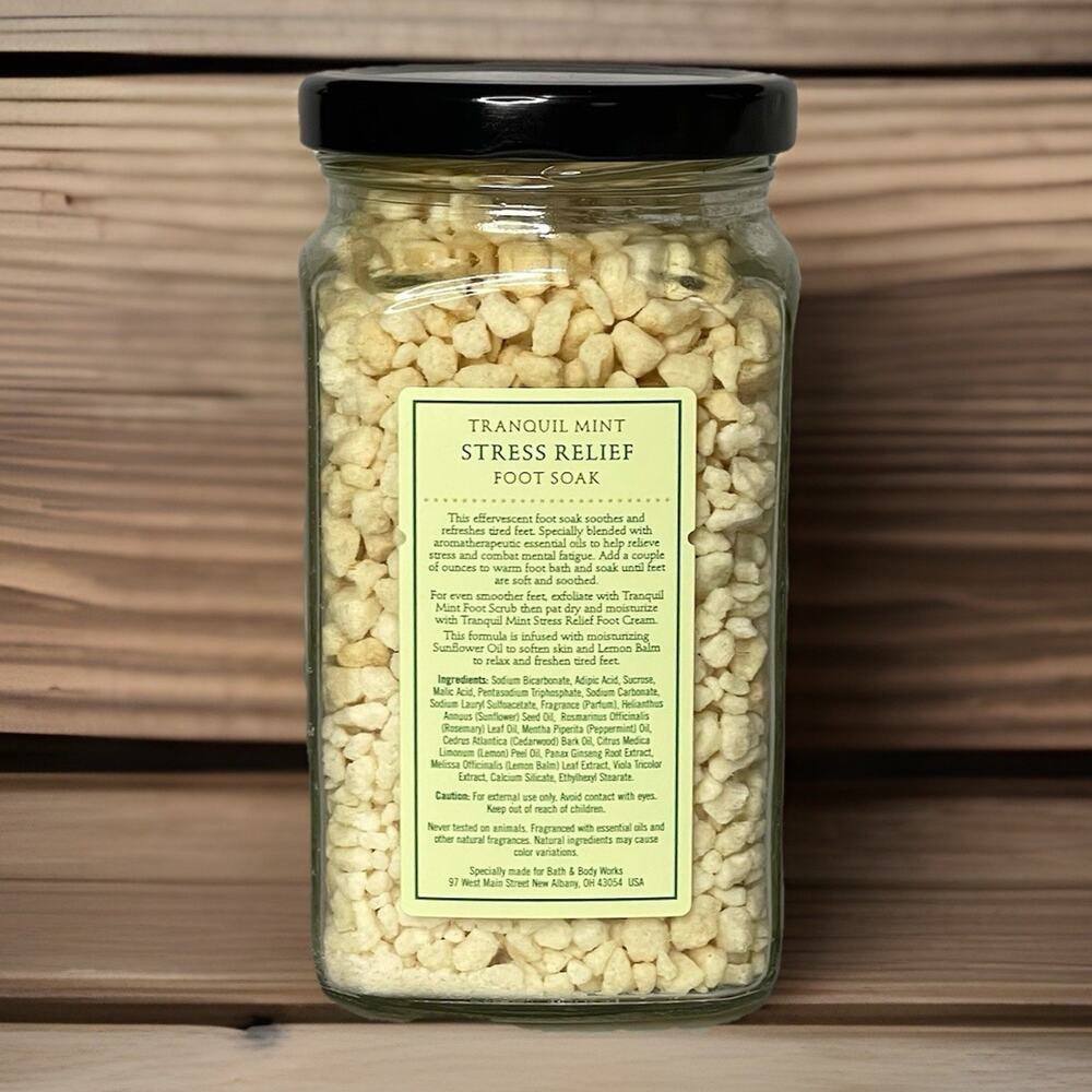 Bath & Body Works Aromatherapy Stress Relief Foot Soak Tranquil Mint 8.5 Oz NOS - Picture 2 of 5